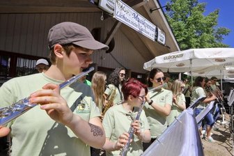 Lichtenstein: Warum BBB zum Männertag so viele Fans hat - Männertag 2019 an der Käpplereiche: Der Musikverein sorgte für Stimmung. In diesem Jahr findet das Spektakel am Palais statt.