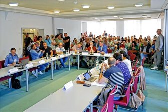 Lichtenstein: Wie es nach dem Elternaufstand gegen die Kitagebühren weitergeht - Bei der Ratssitzung am 3. Juli war der Saal im Neuen Rathaus von Lichtenstein mehr als voll. Etliche Eltern mussten sogar stehen.
