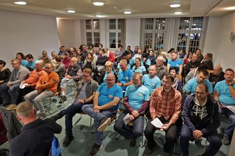 Lichtenstein: Wirrwarr um Kita-Beiträge - Zur Ratssitzung am Montag war der Zuschauerraum bis auf den letzten Platz gefüllt - unter anderem mit vielen Elternvertretern, aber auch mit Mitgliedern des Badvereins.
