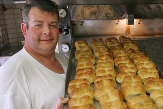 Lichtensteiner Bäckerei wird geschlossen: „Vielen Dank für die leckersten Brötchen der Welt“ - Bäckermeister Michael Tröger präsentierte hier 2007 seine leckeren Brötchen.