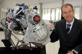 Lichtensteiner Flugzeugpionier schuldig, muss aber nicht in Haft - 2006 war für Frank Thielert die Welt noch in Ordnung. Da präsentierte er in Altenburg einen modernen Flugzeugmotor.