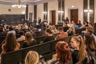 Lichtensteiner Fußballtrainer mit der Axt erschlagen: Prozess beginnt von vorn - Der Gerichtssaal war voll, als der Fußballer vergangenes Jahr vor Gericht stand. Ab Dienstag wird neu verhandelt. Dem Staatsanwalt war das Urteil zu mild.