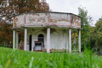 Lichtensteiner Naturbad: Wie es nach der Spendenaktion weitergehen soll - Der Pavillon wurde 1927 eingeweiht und soll vor dem weiteren Verfall gerettet werden.