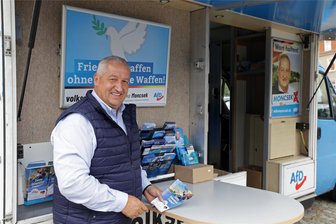 Lichtensteiner SPD-Politiker Kasper kritisiert AfD-Mann Moncsek wegen Doppel-Mandat – der kann darüber nur lachen - Mike Moncsek im Landtagswahlkampf: Am 1. September gewann er das Direktmandat im Wahlkreis, zu dem auch Hohenstein-Ernstthal, Oberlungwitz und Gersdorf zählen.