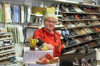 Lichtensteins letzter Schuhladen schließt - Seit der Wende handelt Gabi Schuster mit Schuhen – jetzt orientiert sie sich notgedrungen noch einmal um und gibt die Selbstständigkeit auf.