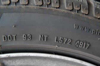 Lichtentanne: Autoräder für 30.000 Euro aus Autohaus gestohlen - 