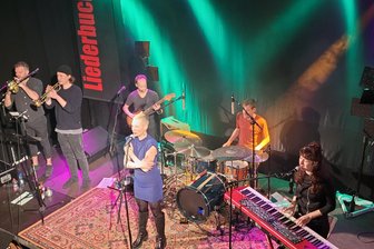 Lichtentanne: Frollein Smillas Gespür für Sound - Extravagant und poetisch: Frollein Smilla und Band in der Barbara.