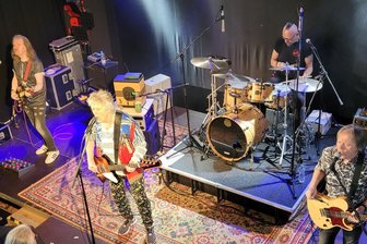 Lichtentanne: Gründer von Wishbone Ash auf Jubiläumstour - Martin Turner und Band begeisterten Ostermontag in der „Barbara“.
