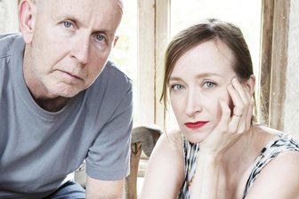 Lichtentanne: Kieran Goss und Annie Kinsella spielen in St. Barbara - Das irische Musik-Duo Kieran Goss (links) und Annie Kinsella spielt in Lichtentanne.