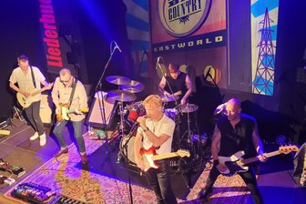 Lichtentanne: Schotten geizen nicht mit sattem Rock - Big Country sorgte für eine seit Langem restlos ausverkaufte „Barbara“.