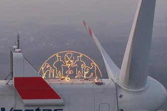 Lichterbogen leuchtet in 140 Metern Höhe -