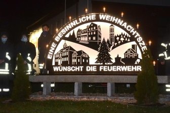 Lichterbogen zeigt Wahrzeichen -
