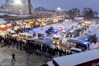 Lichterfahrt im Erzgebirge: Droht das nächste Aus? - Unzählige Fotos von der Lichterfahrt Erzgebirge 2023 sind in den sozialen Medien geteilt worden. Der Tross von 100 Fahrzeugen, der am 25. November ab Kätplatz in Annaberg doch noch fahren durfte, begeisterte viele. Doch wie es weitergeht, weiß immer noch keiner. Das zehrt an den Nerven.