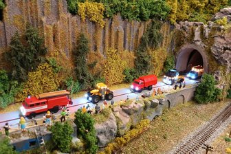 Lichterfahrt im Erzgebirge: In Krumhermersdorf gibt es sie en miniature - Auf der Modellbahnanlage von Wilfried Neumann findet die Lichterfahrt trotzdem statt.