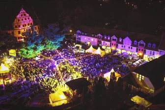 Lichterfest in Ponitz: Organisatoren erwarten mehr als 6000 Besucher im Schlosshof - Das Lichterfest in Ponitz findet zum elften Mal statt. Die Organisatoren erwarten mehr als 6000 Besucher.