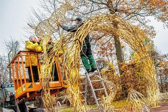 Lichterschau "Lumagica" entsteht im Schlosspark Lichtenwalde -Achtung geänderte Öffnungszeiten - Die Lichterschau "Lumagica" wird vorbereitet