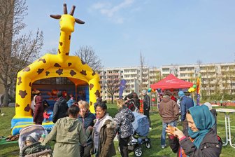 Lichthaus kümmert sich um Neuplanitzer - Der Kinderfestklassiker Hüpfburg war natürlich auch mit dabei.