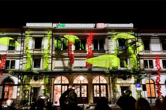 Lichtkunstfestival „Light our Vision“ in der Kulturhauptstadt: Wie Chemnitz von Erzgebirgern in Szene gesetzt wird - Bereits im vergangenen Jahr haben die Eibenstocker dem Chemnitzer Hauptbahnhof an drei Abenden ein neues Antlitz verpasst.