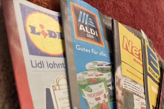 Lidl, Aldi, Edeka & Co.: Diese Preistricksereien sorgen für Ärger - Verbraucherschützer klagen über aus ihrer Sicht irreführende Rabattangaben in Prospekten bei Lidl, Aldi, Edeka und Netto.