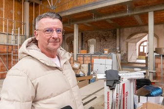 Lidl, Welterbezentrum, „Aqua Marien“, Radweg: Marienbergs Oberbürgermeister und „seine“ Baustellen - Marienbergs Oberbürgermeister André Heinrich auf der Baustelle des Welterbezentrums, das im Sommer eröffnet werden soll.
