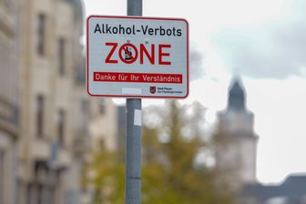 Lieber keinen im Tee: Warum Linke in Plauen die Ausweitung des Alkoholverbots gefordert haben - Vor gut zwei Jahren wurde in Plauen die Alkoholverbotszone wieder eingeführt.