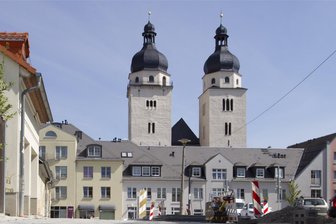 „Lieblingsplätze für alle“ im Vogtland: Bewerbungen für Projekte in 2025 möblich - Die Plauener Johanniskirche hat über das Projekt einen barrierefreien Zugang erhalten.