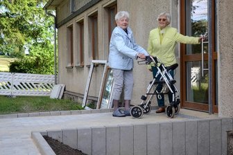 Lieblingsplätze für alle: Im Vogtland läuft Antragsfrist für 2024 - Barrieren, die den Alltag erschweren, verschwinden zunehmend - wie hier voriges Jahr in Grünbach.
