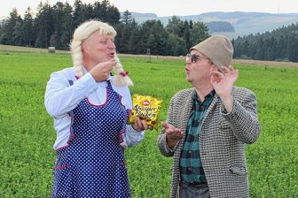Lied für ein Ostprodukt: Erzgebirger bringen Knusperflockensong heraus - Das erzgebirgische Duo "Annel & Alois" wird am Freitag beim Zuckerfest in Zeitz erstmals den neuen Knusperflockensong live präsentieren. Ihr neues Album wollen sie am 30. Oktober im Erzgebirge vorstellen.