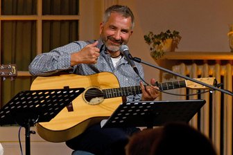 Lieder, die Mut machen, im Langenbernsdorfer Landgasthof - Dieter Henkel kommt zum Konzert nach Langenbernsdorf.
