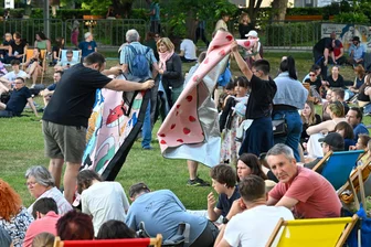 Lieder über aktuelle Themen und persönliche Erlebnisse beim Chemnitzer Parksommer -