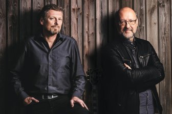 Liederabend im Erzgebirge soll Hoffnung geben - Songwriter Albert Frey (l.) und Buchautor Steve Volke sind am 17. Mai in der Cranzahler Himmelfahrtskirche zu erleben.