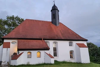 „Liederbuch“ – der Weg vom Keller in die Kirche - Seit 2009 ist die Kulturkirche Barbara in Lichtentanne das Domizil für Veranstaltungen des „Liederbuchs“.