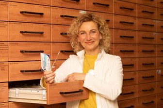 Liefer-Engpässe: Schnelltests für Laien mancherorts Mangelware - Katrin Herzog hat in ihrer Apotheke am Rathaus noch Schnelltests zur Verfügung. Doch vielerorts sind die Test bereits rar.
