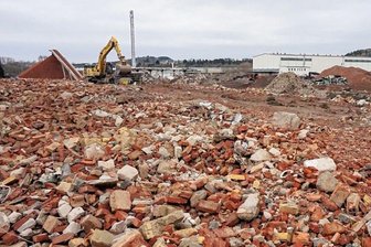 Liegen in Oberlosa Reste der Halbmond? - Ziegelschutt vom Abbruch der Halbmondbrache im vergangenen Jahr soll in Oberlosa zur Geländeregulierung verwendet worden sein. Darüber gibt es jetzt eine Diskussion. 