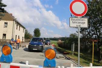 Liegt die Straßensanierung auf der B 282 zwischen Mühltroff und Waldfrieden im Zeitplan? - Zwischen Mühltroff und Waldfrieden herrscht Vollsperrung.