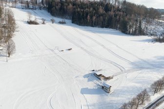 Lift in kleinem Dorf im Erzgebirge dreht sich vorerst doch nicht: Das ist der Grund - In Herold ist am Mittwoch doch kein Nachtskifahren möglich.