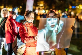 „Light Our Vision“ in Chemnitz: Die schönsten Bilder vom Lichtkunst-Festival - Start des „Light Our Vision“-Festivals in der Chemnitzer Innenstadt. Initiatorin des Lichtspektakels ist die Chemnitzer Bauunternehmerin Linda Hüttner.