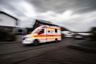 Limbach-Oberfrohna: 15-Jährige stürzt mit Moped – schwer verletzt - In Limbach-Oberfrohna wurde eine Mopedfahrerin beim Unfall schwer verletzt.