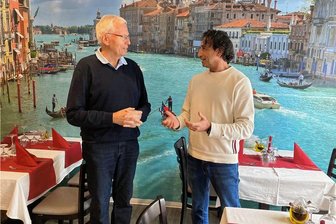 Limbach-Oberfrohna: Im Café Meyers gibt's bald italienisches Eis - Vermieter Klaus Podack (l.) hat ein gutes Gefühl für die Zukunft des "Meyers". Mit Luigi Paparella (r.) übernimmt kein Unbekannter das traditionsreiche Café in der Limbach-Oberfrohnaer Innenstadt. Paparella ist Chef des italienischen Restaurants gleich nebenan. 