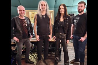 Limbacher Rockband singt von Mut und Aufbruch - Stefan Koev, Zhivko Dimitrov, Kerstin Maertens und Petar Koev sind die Band Instinkt.