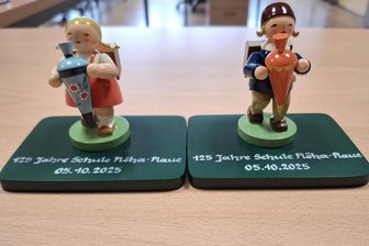 Limitierte Auflage von Wendt und Kühn aus Grünhainichen soll großes Schul-Fest in Flöha mitfinanzieren - Diese beiden Figuren werden anlässlich des Jubiläums „125 Jahre Schule Flöha-Plaue" in limitierter Auflage verkauft.