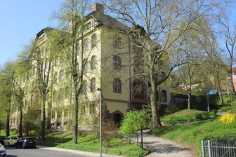 Lindenschule in Crimmitschau: Kreis setzt Erneuerung der Außenanlagen fort - Nachdem die in Trägerschaft des Kreises befindliche Lindenschule saniert wurde, werden nun die Außenanlagen erneuert.