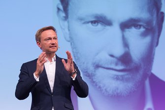 Lindner bekräftigt Forderung, Flüchtlinge rasch zurückzuschicken - Christian Lindner bei einer Wahlkampfveranstaltung seiner Partei am Sonntag im Erlwein-Capitol in Dresden.