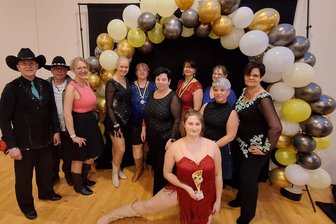 Linedance: Premiere wird für Rubin-Tänzerin ein voller Erfolg - Mit einer großen Delegation waren die Linedancer der TSG Rubin Zwickau in Stuttgart vertreten.