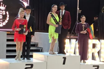 Linedance: Tänzerinnen der TSG Rubin Zwickau freuen sich im Duo gemeinsam über zwei Weltmeistertitel - Violetta Schlemmer stand bei der WM gemeinsam mit Tanzpartner Daniel Trepat ganz oben auf dem Podest.