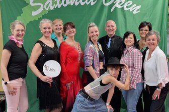 Linedance: TSG Rubin Zwickau holt gleich vier Titel bei Landesmeisterschaft - Gut lachen hatten die Linedancer der TSG Rubin Zwickau bei der Landesmeisterschaft, bei der für sie viele vordere Platzierungen zu Buche standen.