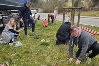 Linke bringen Geringswalde zum Blühen: Pflanzaktion in Gedenken an Werner Stephan - Geht es nach dem Linke-Ortsverein, soll die Fläche in eine blühende Oase verwandelt werden.