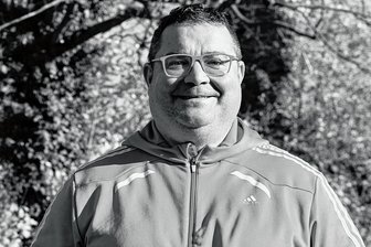 Linke-Stadtrat aus Brand-Erbisdorf plötzlich verstorben - Mirko Thiele galt als Elton Double. 