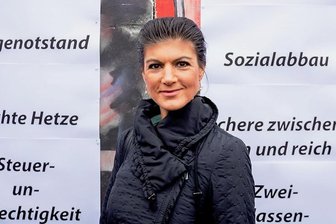 Linke Zimmermann will "etwas Neues" mit Wagenknecht - Wird die Bundestagsabgeordnete und frühere Fraktionschefin Sahra Wagenknecht so wie hier 2018 bei einer Kundgebung von "Aufstehen" in Berlin bald wieder für eine neue linke Initiative werben? 