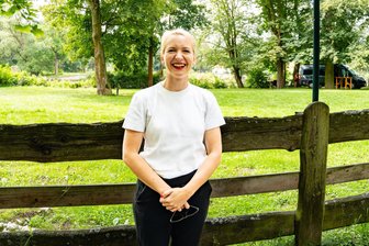 Linken-Chefin Schwerdtner auf Sommertour in Sachsenburg: Wie die Partei der AfD im Osten Paroli bieten will - Ines Schwerdtner ist Bundesvorsitzende der Linken, für die sie auch im Bundestag sitzt.